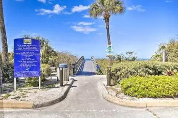 Mökkimajoitus Indian Rocks Beach Oasis   2 Blocks To Beach!