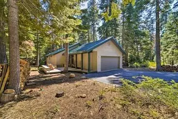 Mökkimajoitus Tahoe City Home W/ Hot Tub: Ski, Hike, & Relax!