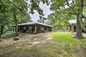 Mökkimajoitus Pine Lodge Cabin  On 450 Acres In Ozark Mountains
