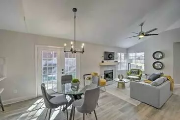 コテージ Stylish Lewisville Home Near Downtown Dallas!