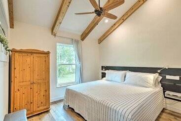 Trendy Palm City Cottage W/ Porch On 5 Acres!