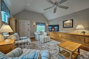 コテージ Upscale Orleans Home W/ Deck, 1 Mi To Nauset Beach