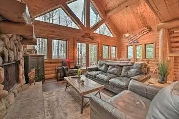 コテージ Boyne Mountain Cabin W/ Hot Tub: Near Resort!
