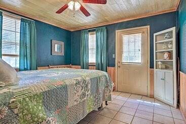 بيت ريفى Llano Home With Yard: Walk To Restaurants!