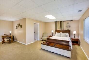 بيت ريفى Serene Granville Home W/ Cumberland River Views!