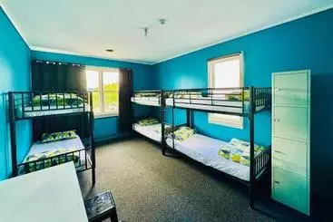 هتل Crashpalace Backpackers