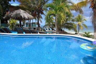 هتل Fosters West Bay Resort