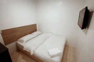 בית מלון כפרי Place2stay   Airport