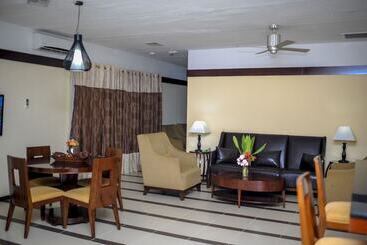 Hotel Rlj Kendeja Resort And Villas