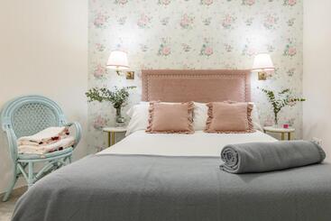 مسافرخانه Nüa Alameda