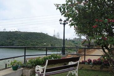 Pensió Lakeside Cottages