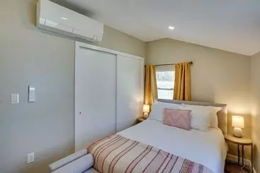 コテージ Catskill Vacation Rental: Private Deck & Fire Pit