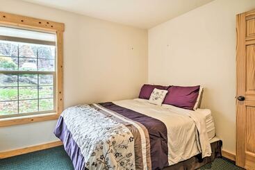 Dom wiejski Chalet At Running Y Resort W/ Wraparound Deck!