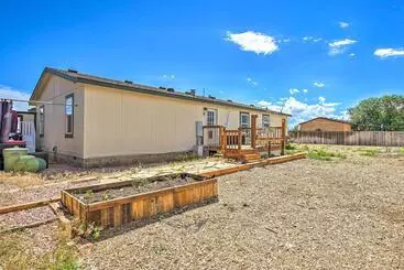 Mökkimajoitus East Colorado Springs Home W/ Game Room + Backyard