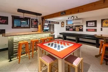 コテージ Walk To Lake: Family Home W/ Game Room, Deck & Bbq