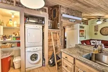 Mökkimajoitus 1 Mi To Grand Lake: Pet Friendly Cabin W/ Grill!