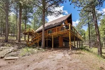 コテージ Modern Black Hills Cabin W/ Loft & Wraparound Deck