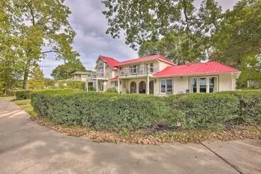 コテージ Modern Lake Conroe House W/ Lakefront Park & Deck!