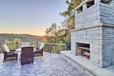 コテージ Mountain View Hideaway W/ Outdoor Fireplace!