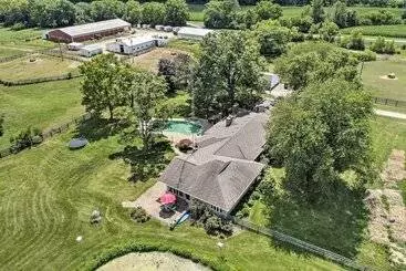 Mökkimajoitus Peaceful Lebanon Farmhouse/ranch W/ Pool!