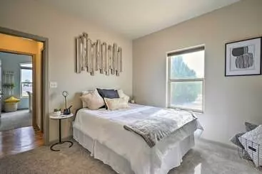 Mökkimajoitus Pueblo West Home   Full Deck & Near Reservoir