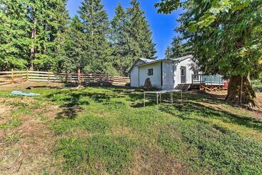 Kır Evi Dorena Home W/ Hot Tub & Game Room!