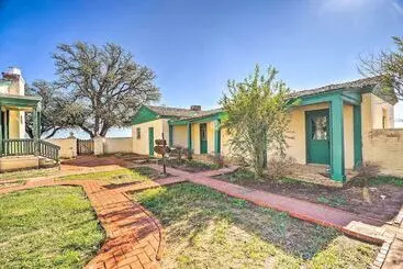 コテージ Secluded Ranch W/ Courtyard ~ 4 Mi To Odessa!