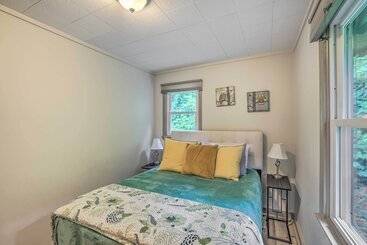 קוטג'' Serenity  Waynesville Home W/ Deck & Fire Pit!