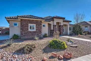 Landhus Utah Retreat W/ Heated Pool, Grill & Fire Pit!