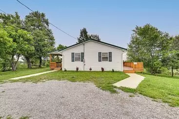 Mökkimajoitus Welcoming Kentucky Home W/ Sprawling Views!