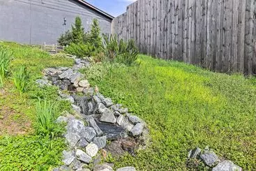 Mökkimajoitus Amenity Packed Nebo Oasis W/ Deck & Mtn Views