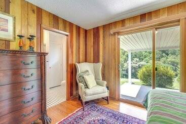 별장 Farmhouse W/ Trout Stream + Views In Bakersville!