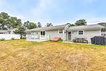 Charming Old Saybrook Cottage < 1 Mi To Beach