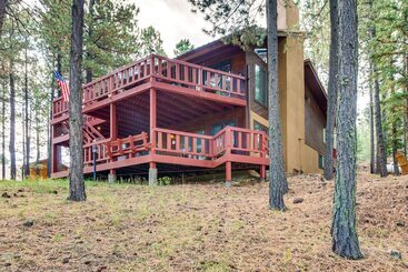 کلبه Cozy Angel Fire Escape W/ Golf Course Views!