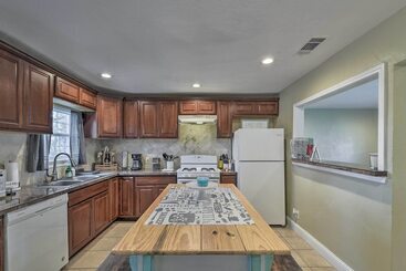 بيت ريفى Cozy Home W/ Fire Pit: 3 Mi To Lake Whitney!