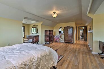 بيت ريفى Charming Mountain Estate W/ Views + Fire Pit!