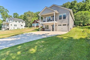 Hus på landet Fantastic House: Balcony, Steps To Lake Como!
