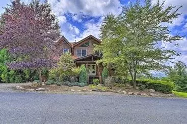 Mökkimajoitus River Access & Game Room: Piney Creek Cabin!