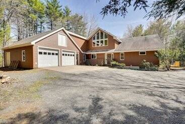 Quinta ou Casa Rural Lake George Oasis W/ 9 Acres, Hot Tub & Game Room!