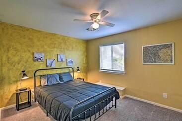 별장 Walk To Ocean: Lakefront Dickinson Stucco House!