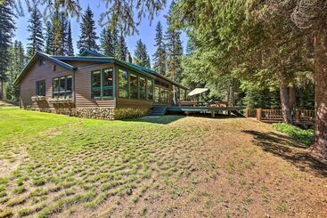 Landhus Loose Moose Lodge    31 Acres On Yaak River!