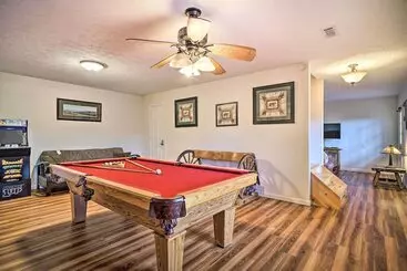 Mökkimajoitus Peaceful Sevierville Cabin W/ Hot Tub & Grill