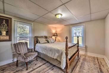 Porch, Fire Pit & Grill: Blue Ridge Mtn Cottage!