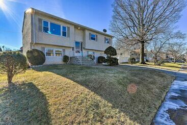 کلبه Spacious Home ~ 11 Mi To Staten Island!