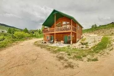 コテージ Updated Cabin W/ Views ~ 1 Mi To Bear Lake!