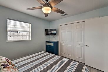 별장 Canalfront Bradenton Home W/ Dock & Pool!