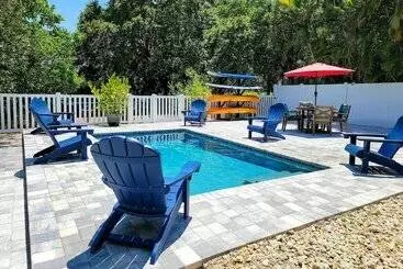 コテージ Canalfront Home W/ Kayaks, Pool & On Site Fishing!