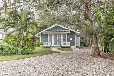 Chic Sarasota Cottage: Near Beaches & Downtown!