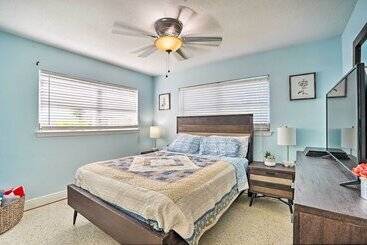 별장 Coastal Bonita Shores Holiday Home Near Beach!