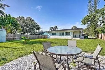Mökkimajoitus Coastal Bonita Shores Holiday Home Near Beach!